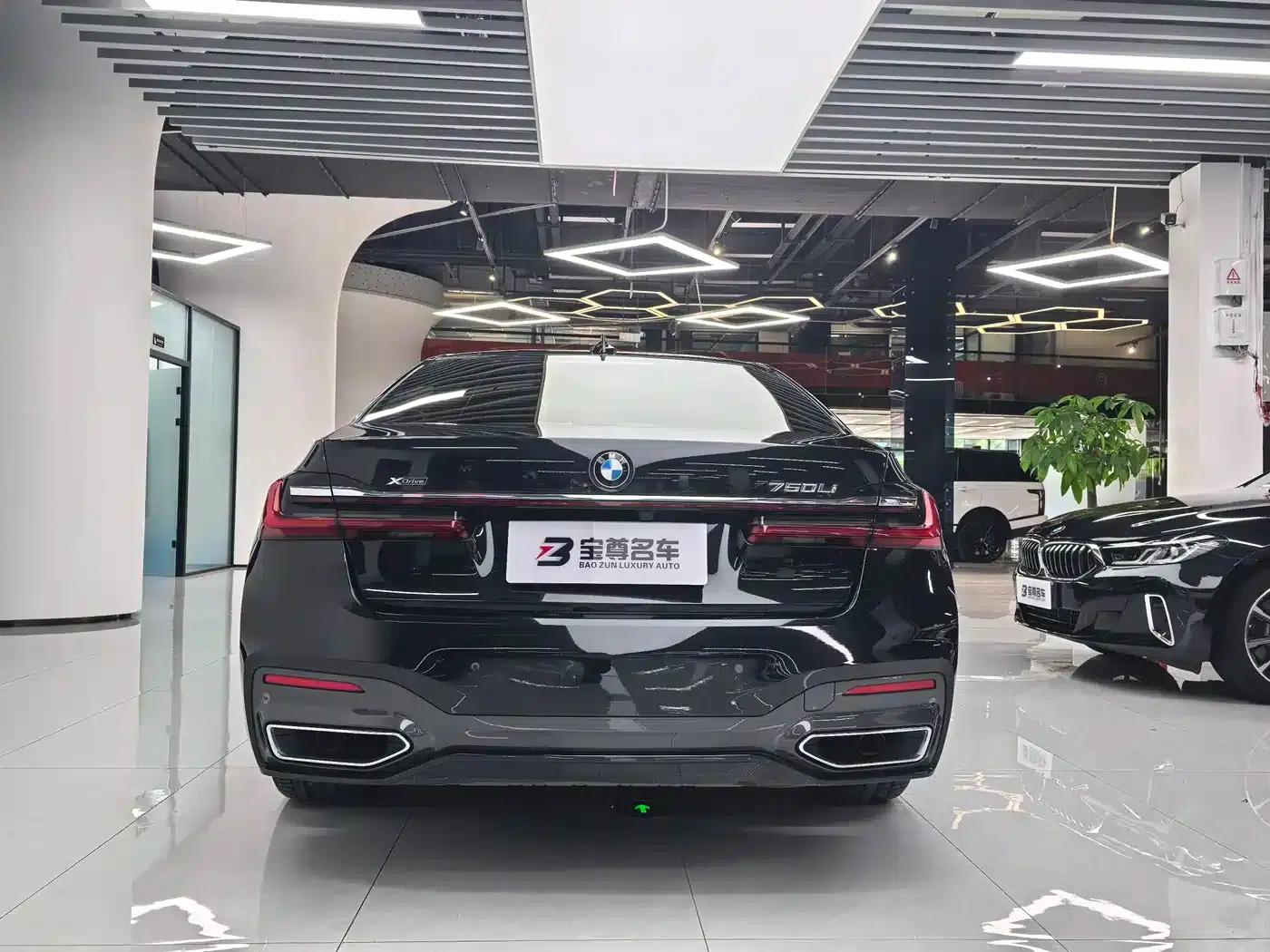 2019 BMW 7 Series 750Li xDrive V8 M Sport Package — миниатюра 16