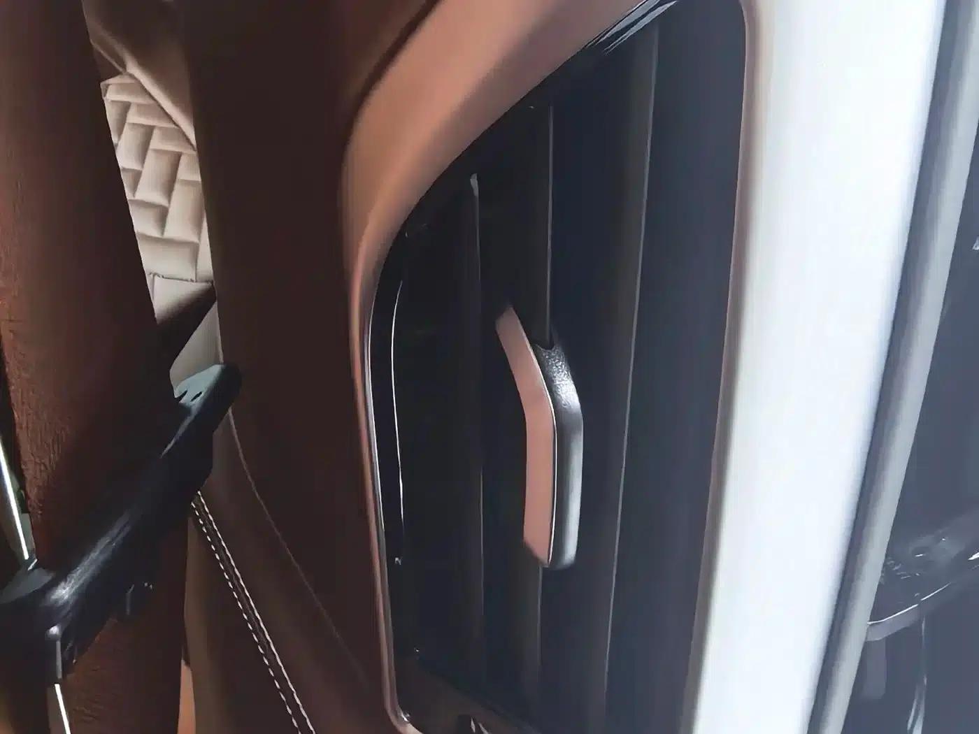 2019 BMW 7 Series 750Li xDrive V8 M Sport Package — миниатюра 20