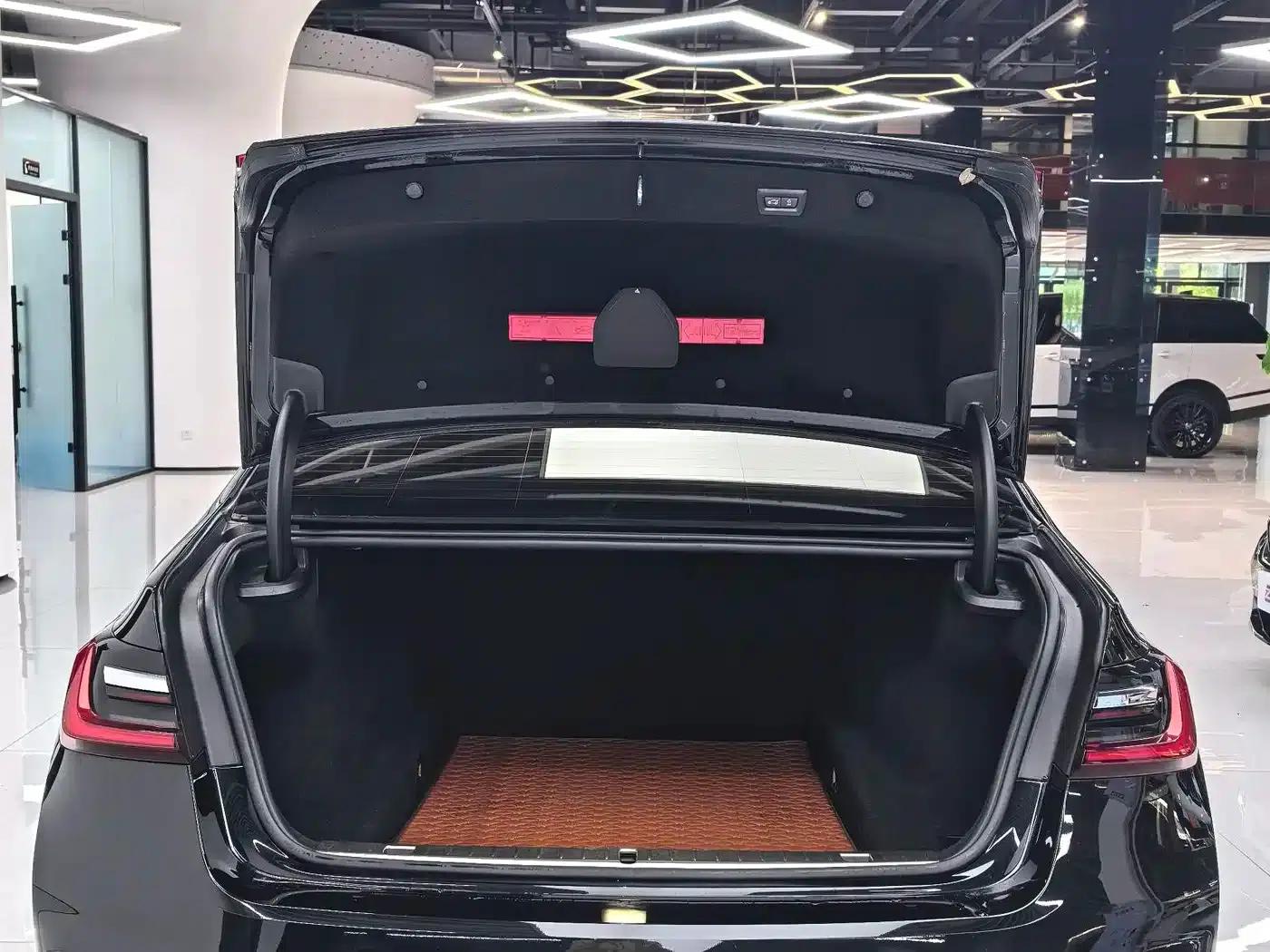 2019 BMW 7 Series 750Li xDrive V8 M Sport Package — миниатюра 21