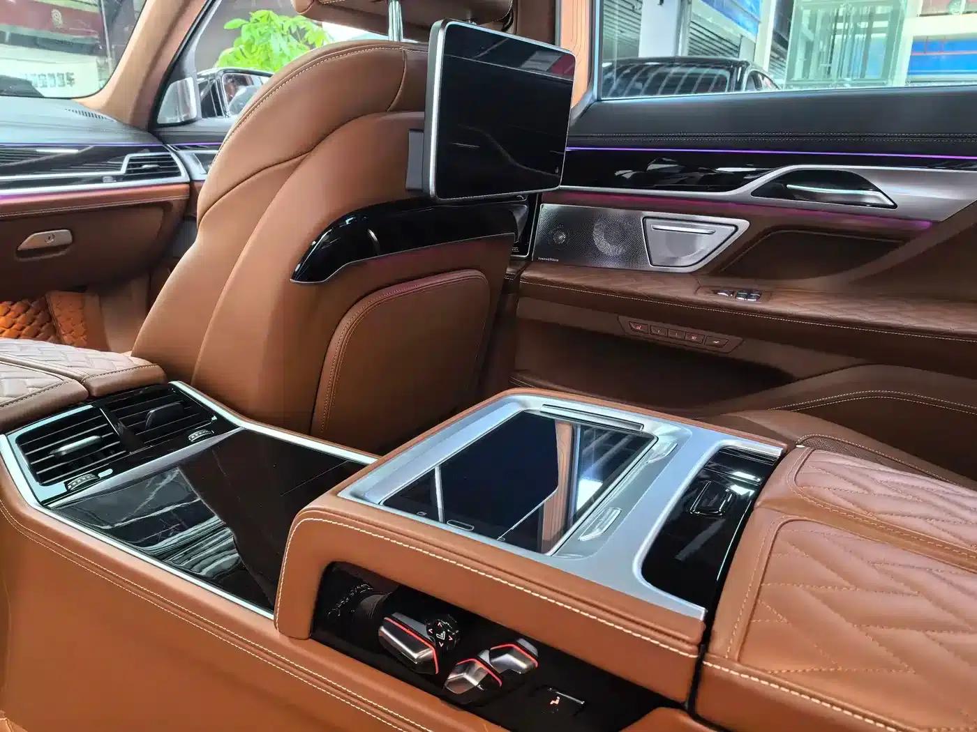 2019 BMW 7 Series 750Li xDrive V8 M Sport Package — миниатюра 10