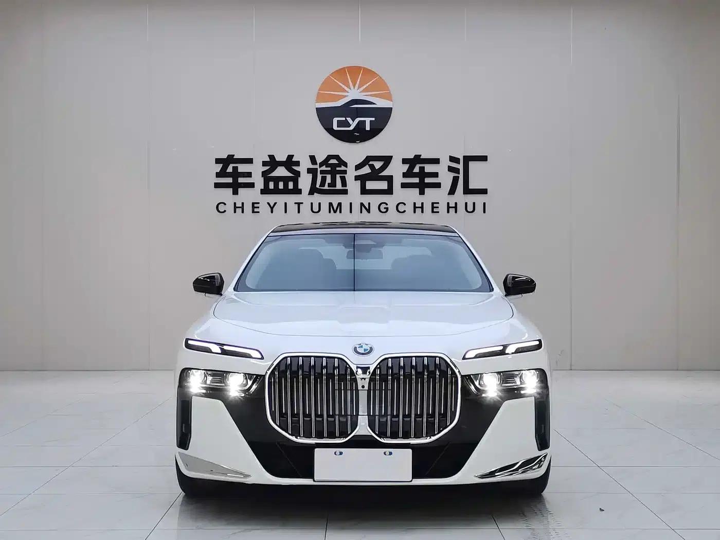 2023 BMW 7 Series 735Li M Sport Package — миниатюра 2