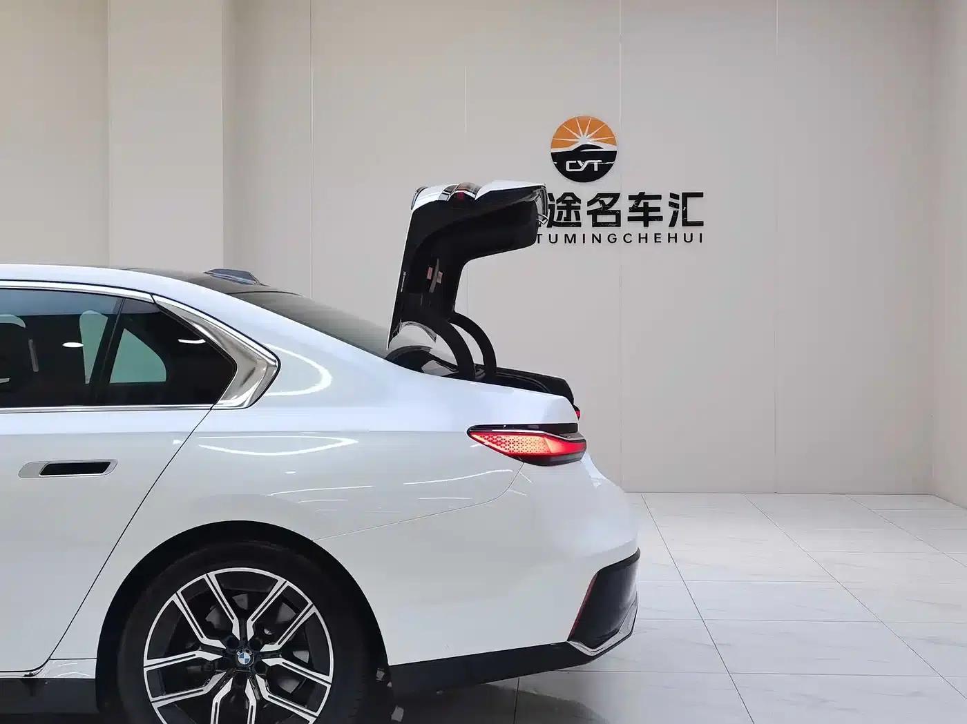 2023 BMW 7 Series 735Li M Sport Package — миниатюра 11