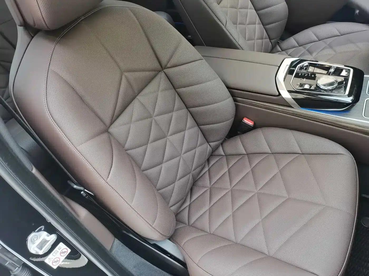 2023 BMW 7 Series 735Li M Sport Package — миниатюра 15
