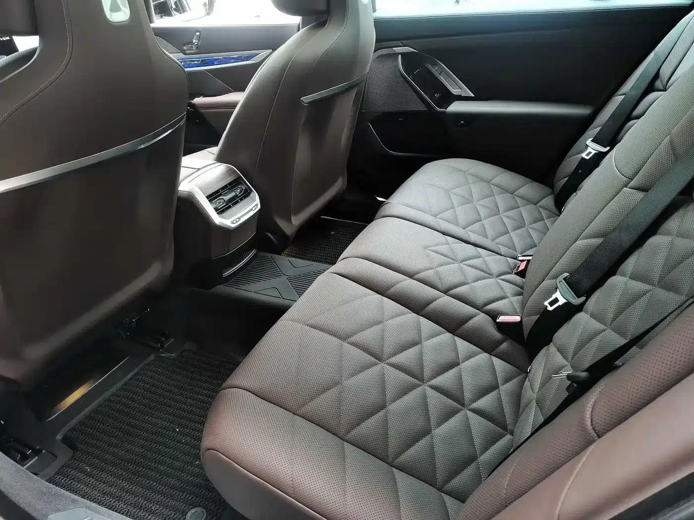 2023 BMW 7 Series 735Li M Sport Package — миниатюра 18