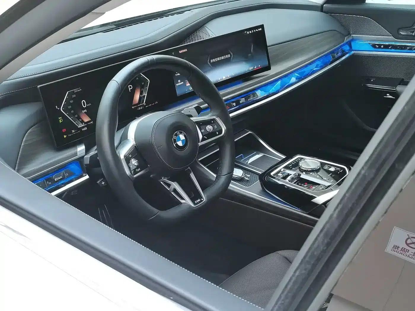 2023 BMW 7 Series 735Li M Sport Package — миниатюра 19