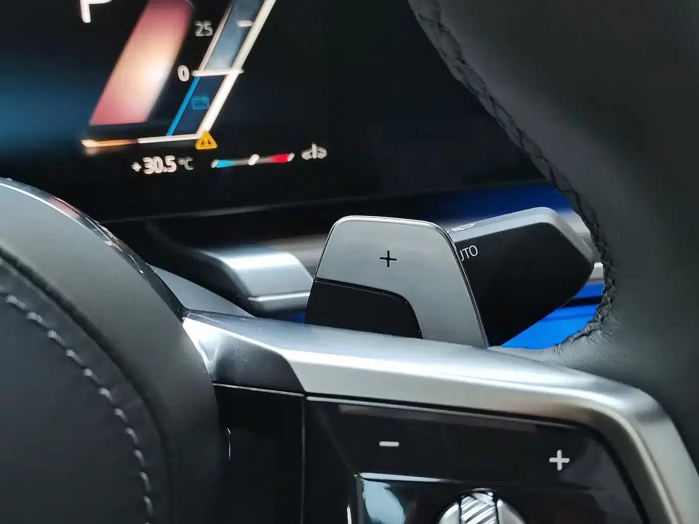 2023 BMW 7 Series 735Li M Sport Package — миниатюра 23
