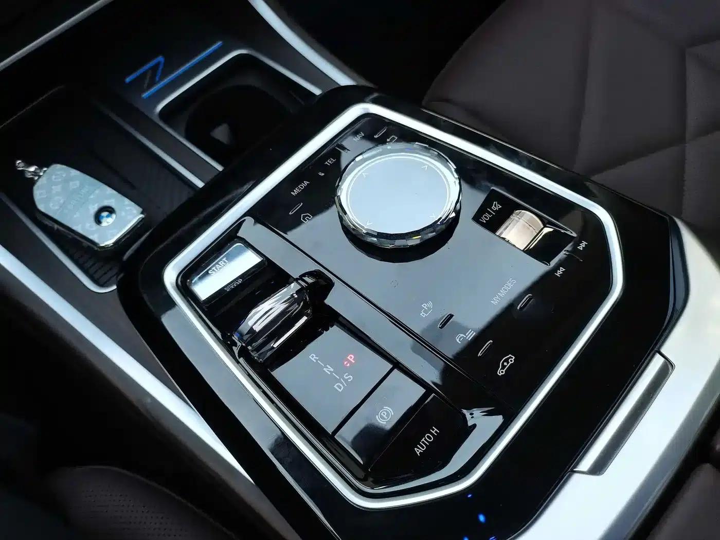 2023 BMW 7 Series 735Li M Sport Package — миниатюра 27