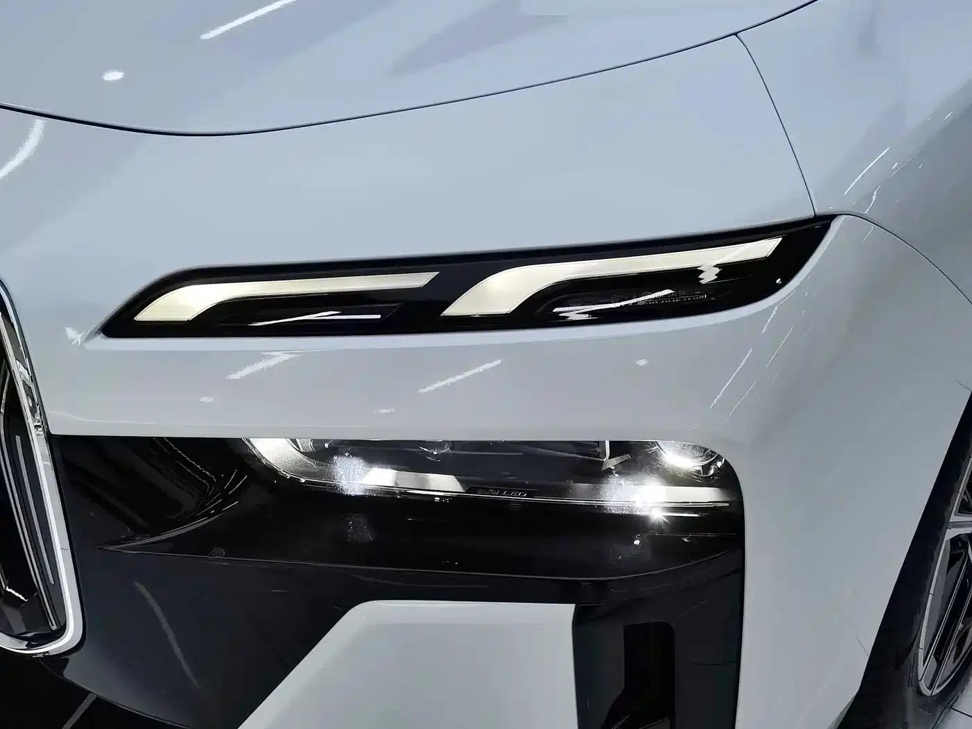 2023 BMW 7 Series 735Li M Sport Package — миниатюра 8