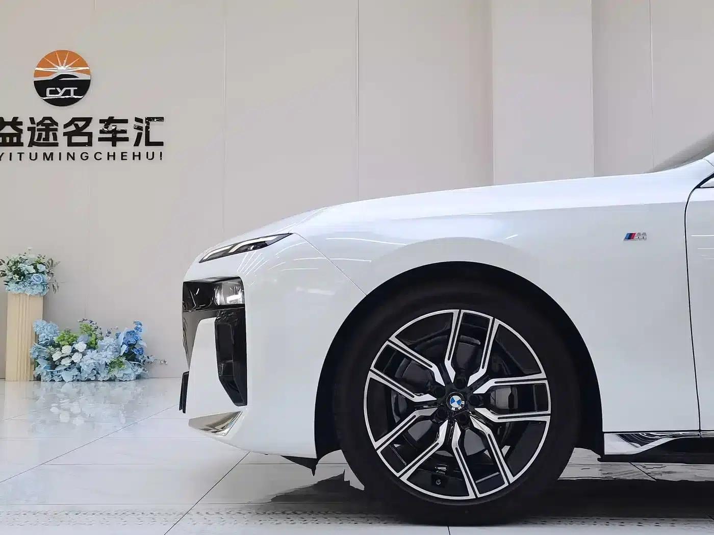 2023 BMW 7 Series 735Li M Sport Package — миниатюра 9