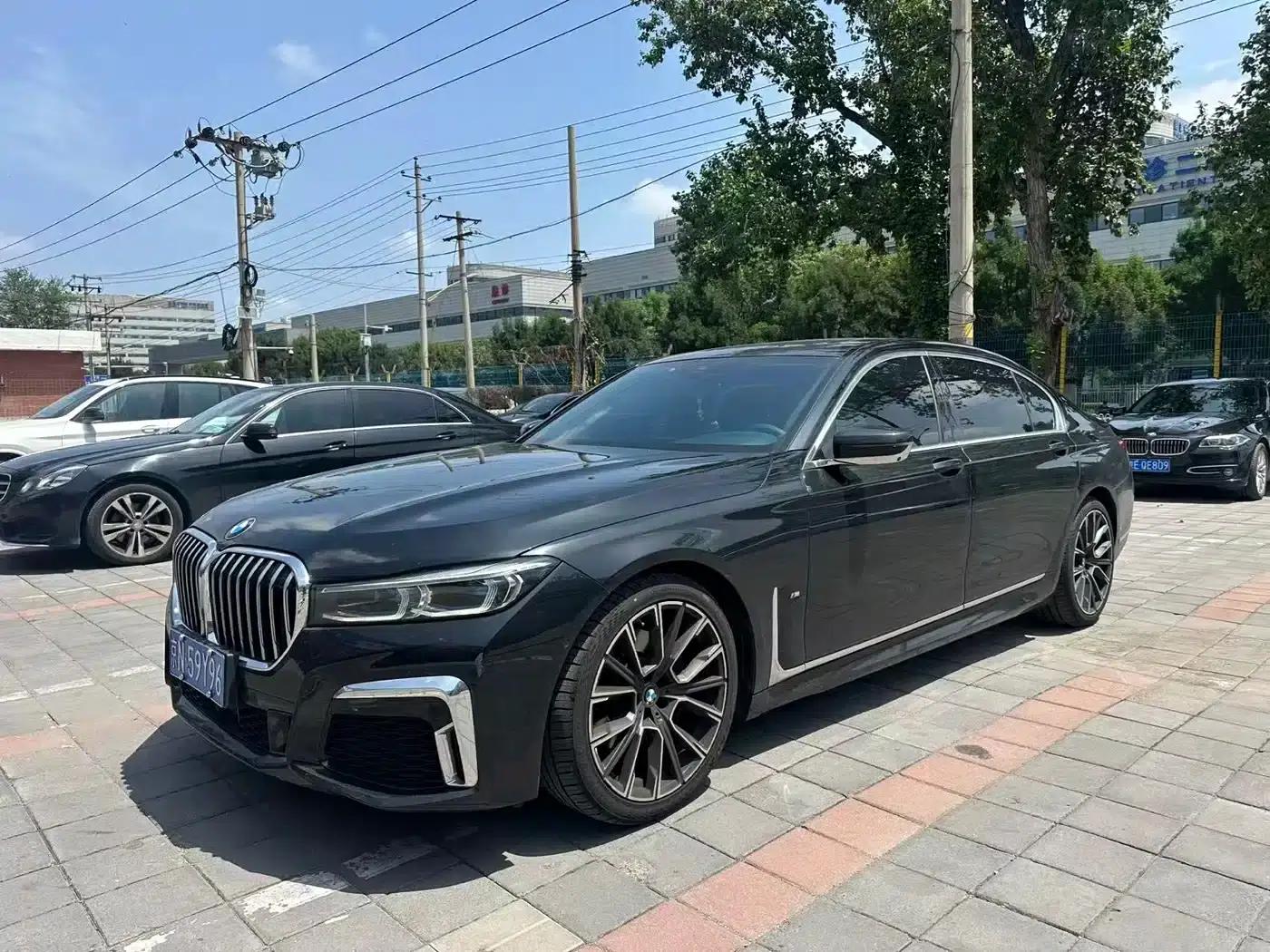 2021 BMW 7 Series 730Li M Sport Package — миниатюра 1