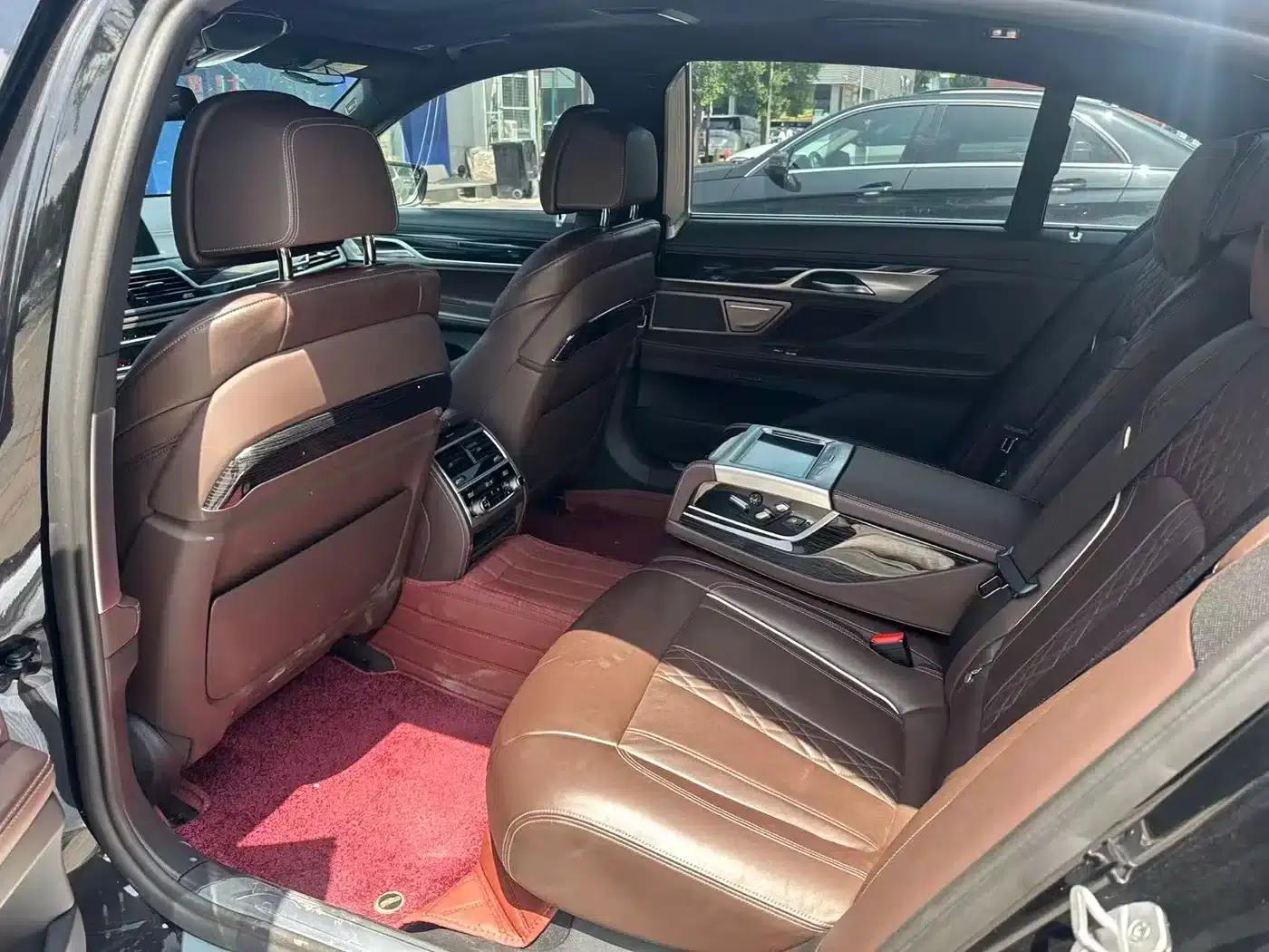 2021 BMW 7 Series 730Li M Sport Package — миниатюра 8