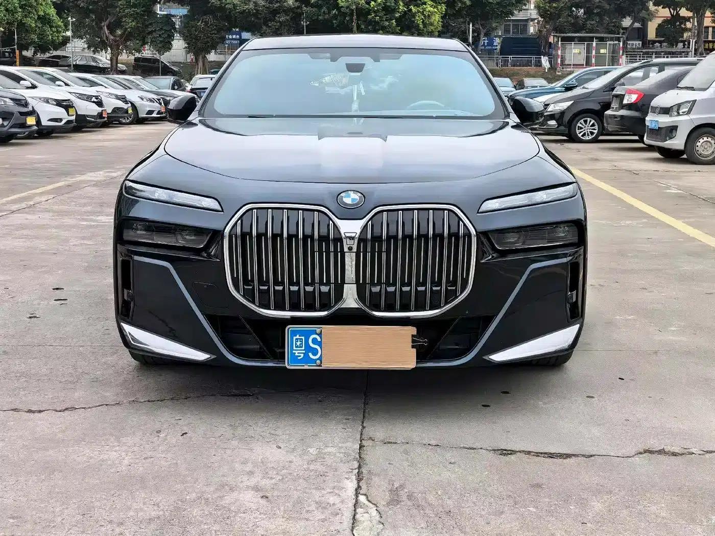 2023 BMW 7 Series 740Li Leading Edition M Sport Package — миниатюра 1