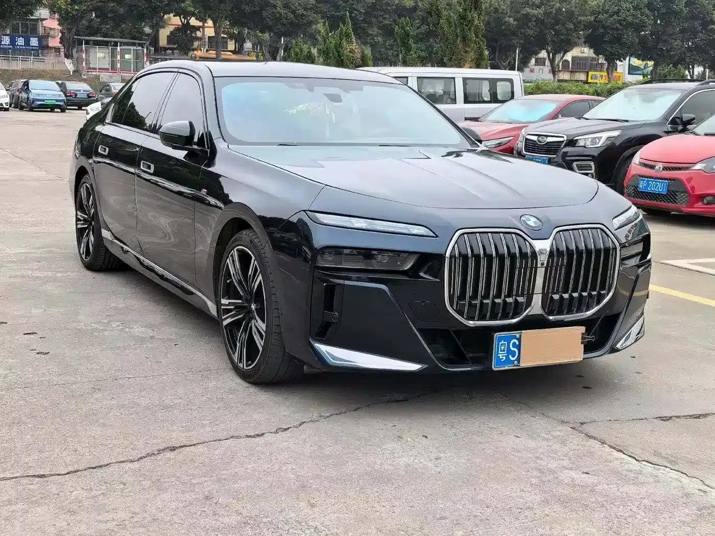 2023 BMW 7 Series 740Li Leading Edition M Sport Package — миниатюра 3
