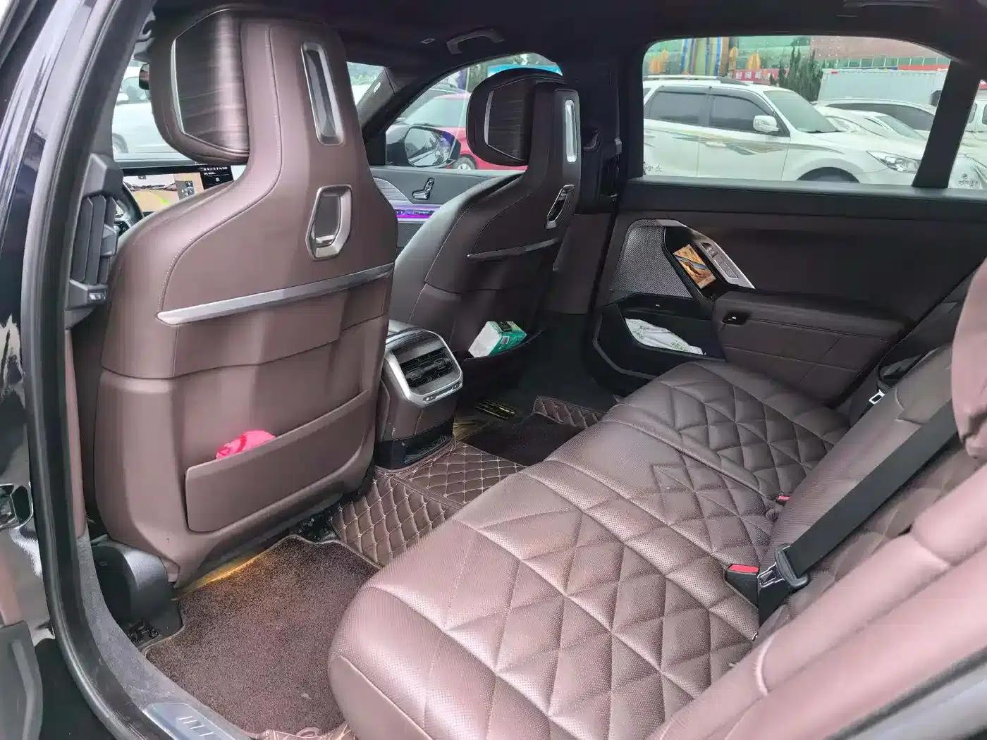 2023 BMW 7 Series 740Li Leading Edition M Sport Package — миниатюра 8