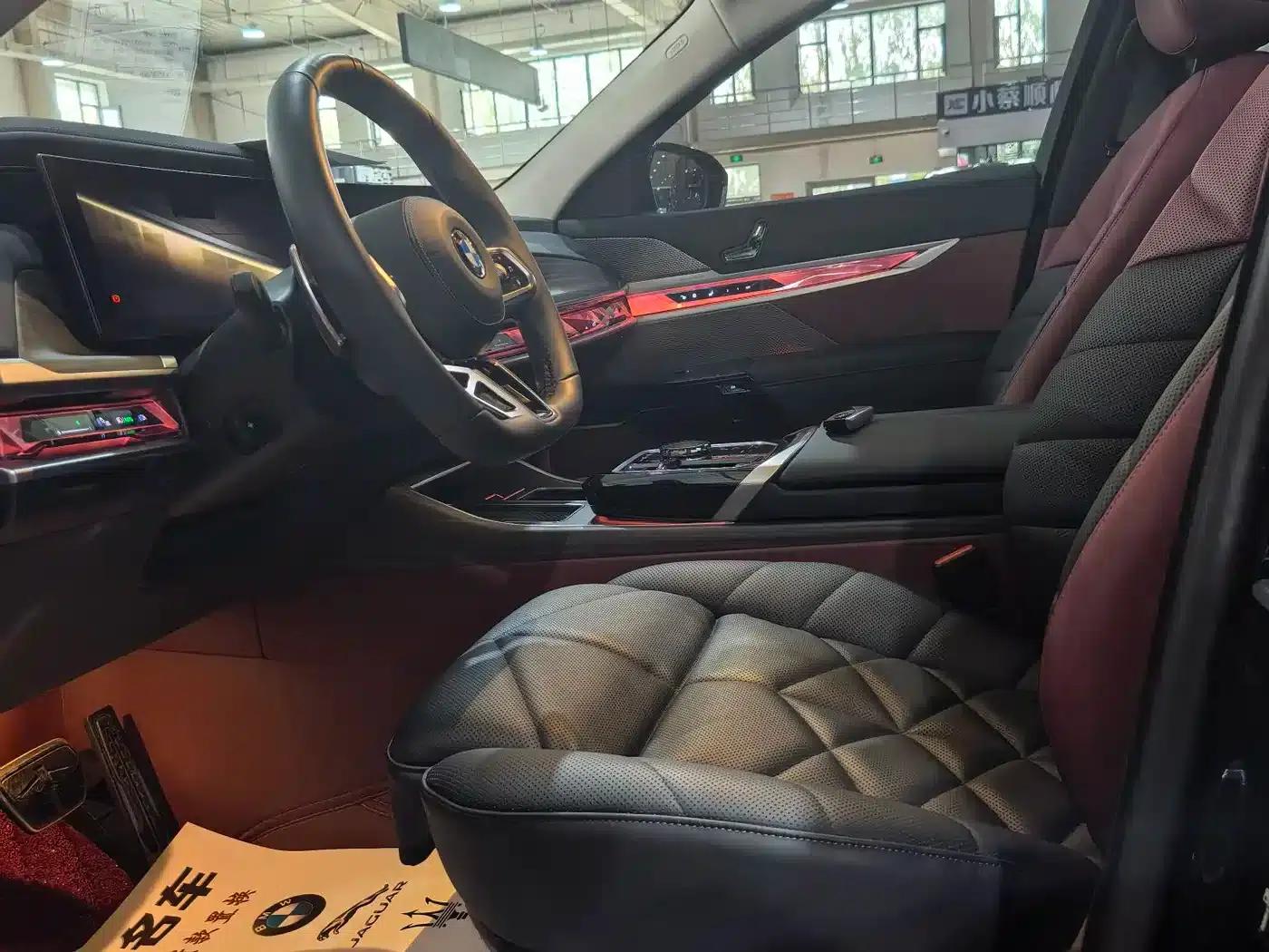 2023 BMW 7 Series 740Li Leading Edition M Sport Package — миниатюра 4