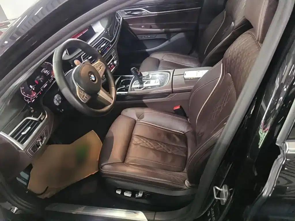 2019 BMW 7 Series 730Li M Sport Package — миниатюра 15