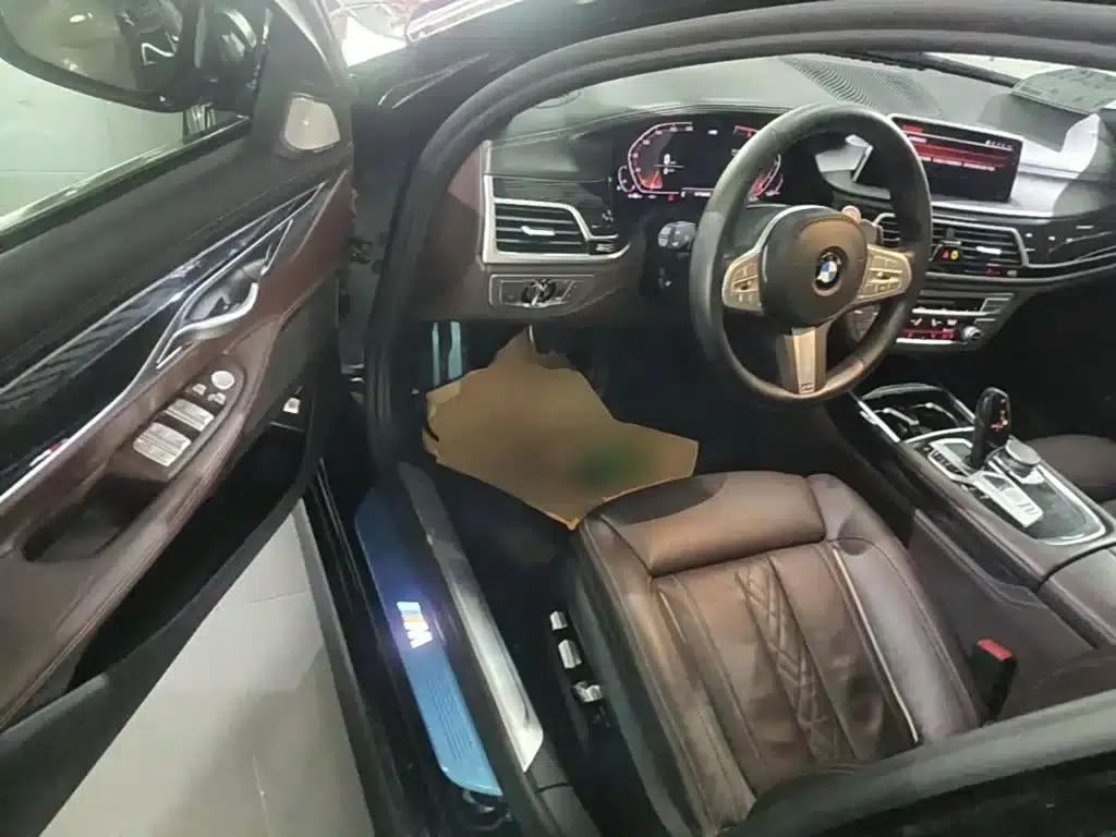 2019 BMW 7 Series 730Li M Sport Package — миниатюра 16