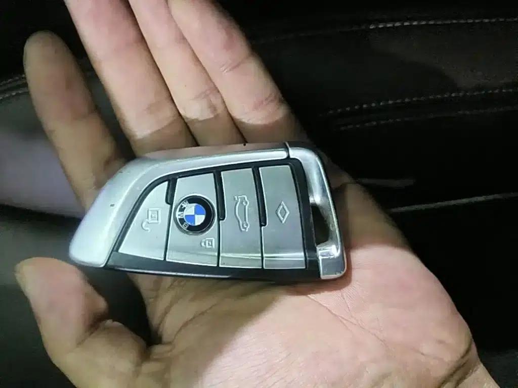 2019 BMW 7 Series 730Li M Sport Package — миниатюра 9