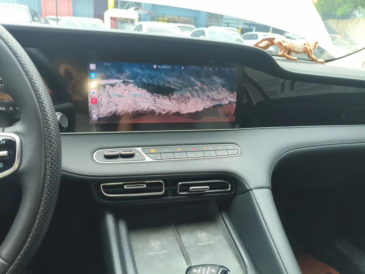 Roewe D7 2025 DMH 125km World Champion Edition — миниатюра 13