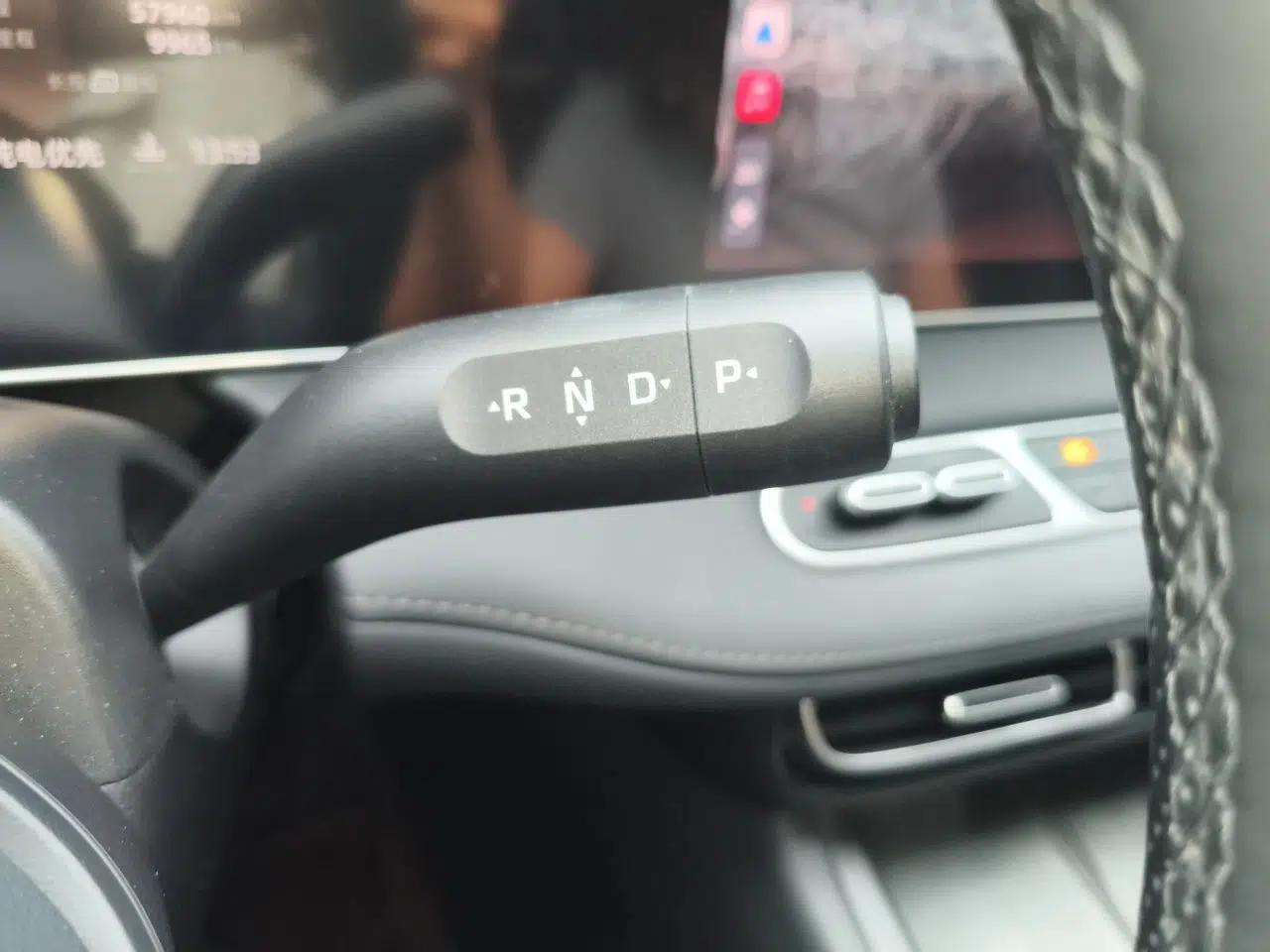 Roewe D7 2025 DMH 125km World Champion Edition — миниатюра 14