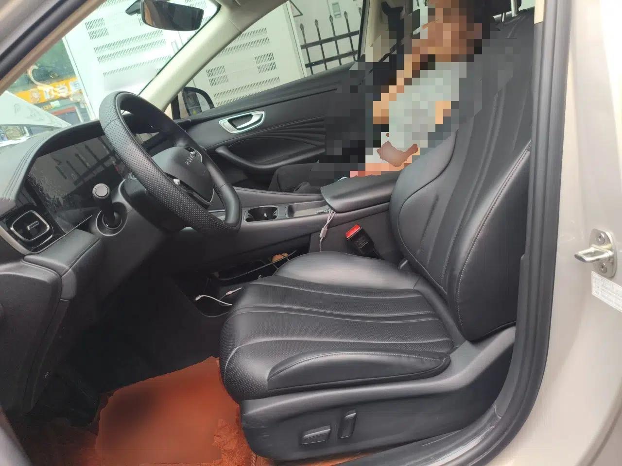 Roewe D7 2025 DMH 125km World Champion Edition — миниатюра 15