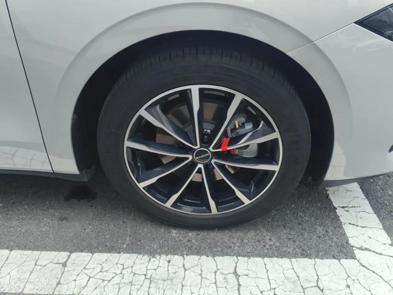 Roewe D7 2025 DMH 125km World Champion Edition — миниатюра 8