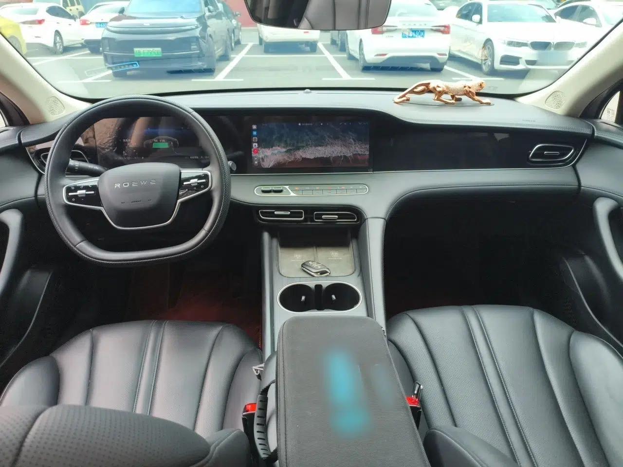 Roewe D7 2025 DMH 125km World Champion Edition — миниатюра 9