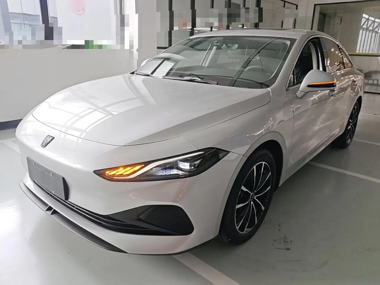 Roewe D7 2025 DMH 125km World Champion Edition — миниатюра 1
