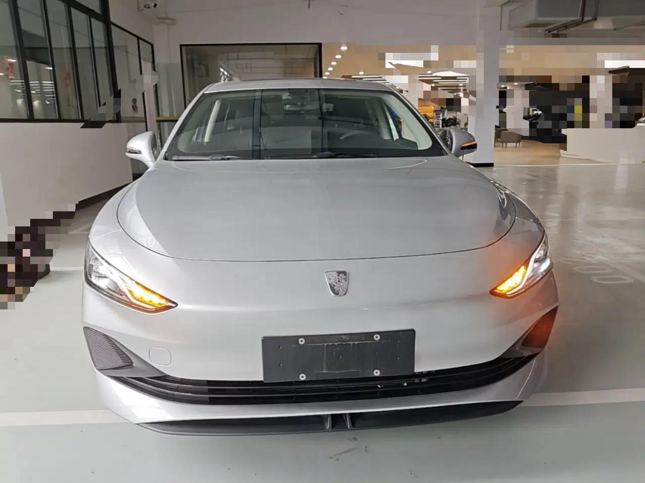 Roewe D7 2025 DMH 125km World Champion Edition — миниатюра 2