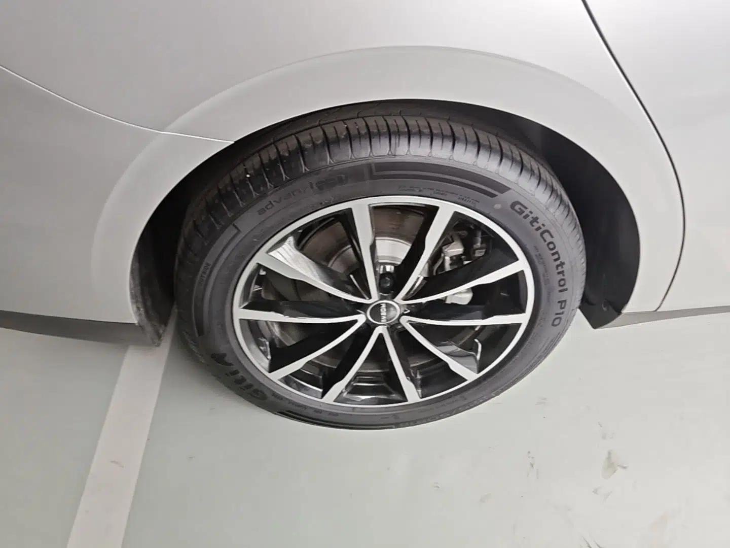 Roewe D7 2025 DMH 125km World Champion Edition — миниатюра 11