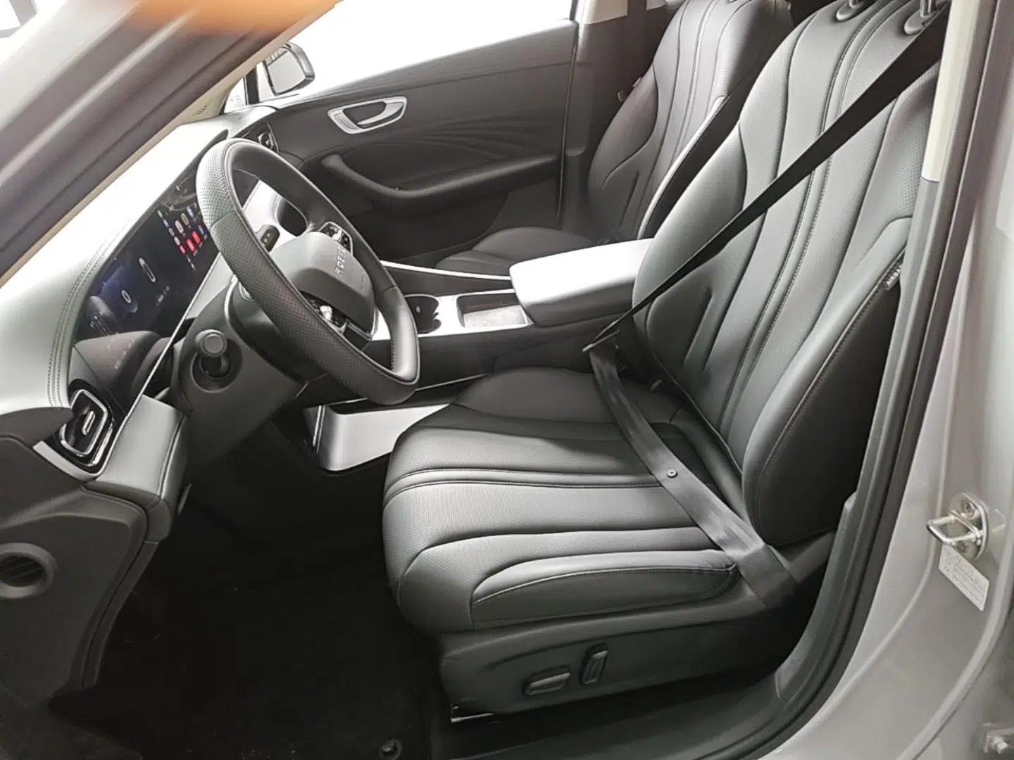 Roewe D7 2025 DMH 125km World Champion Edition — миниатюра 17