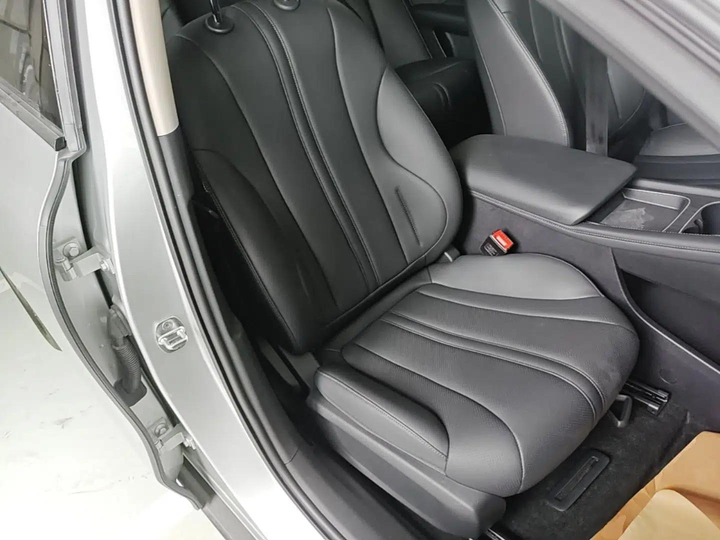 Roewe D7 2025 DMH 125km World Champion Edition — миниатюра 19