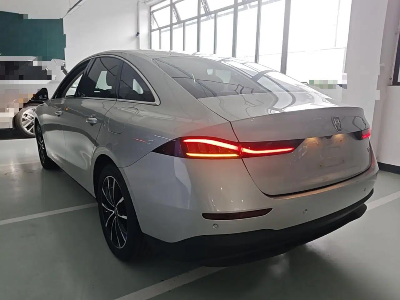 Roewe D7 2025 DMH 125km World Champion Edition — миниатюра 4