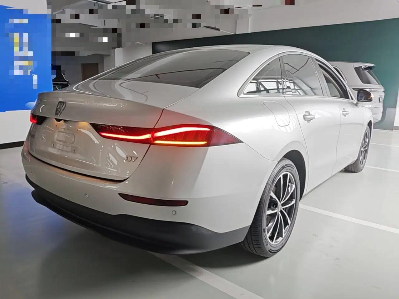 Roewe D7 2025 DMH 125km World Champion Edition — миниатюра 6