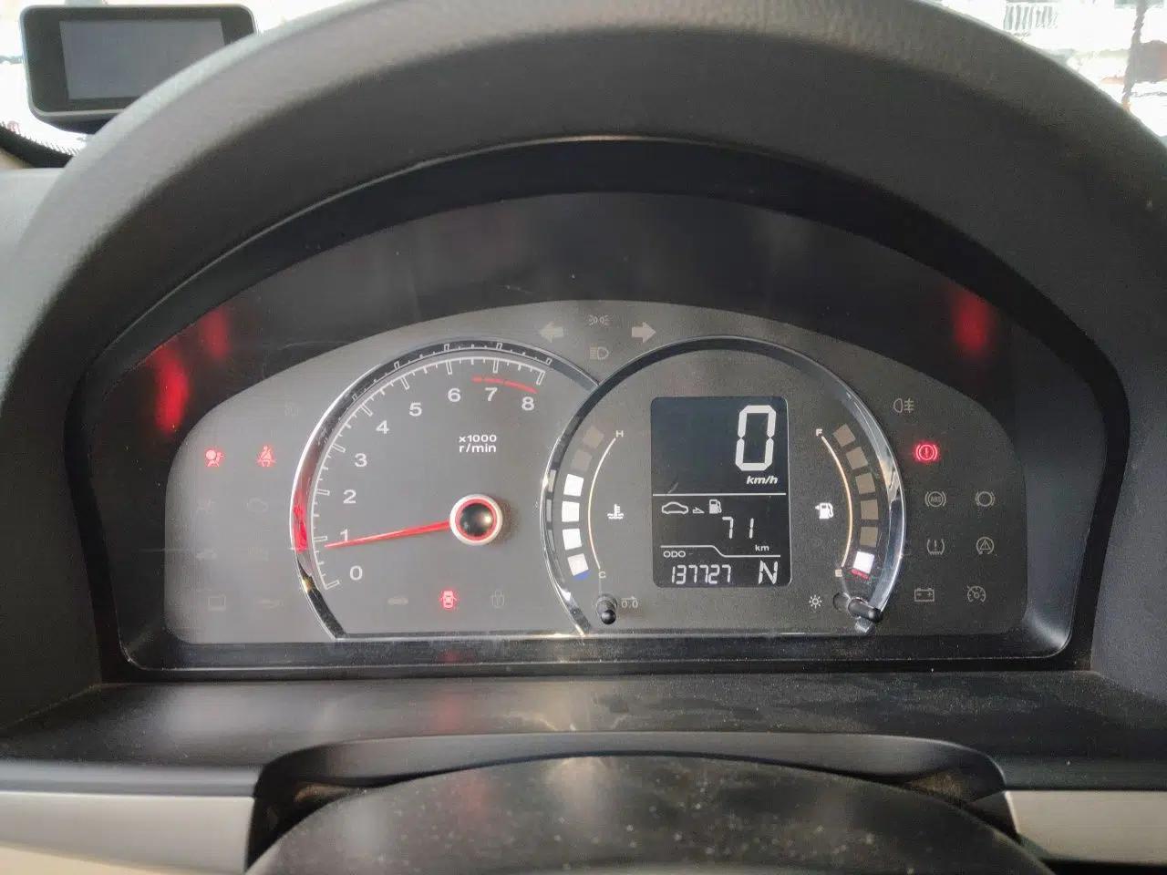 Roewe 350 2011 350S 1.5L Automatic Xunda Edition — миниатюра 11