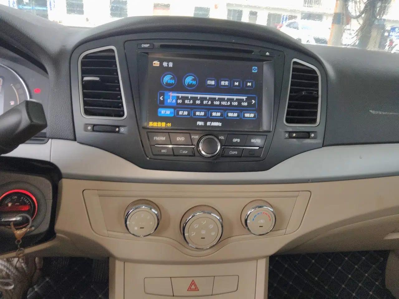 Roewe 350 2011 350S 1.5L Automatic Xunda Edition — миниатюра 13