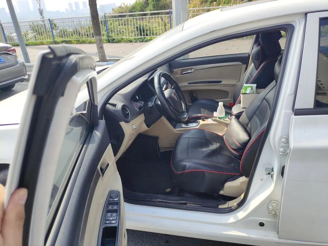 Roewe 350 2015 1.5L Automatic Luxury Sunroof Edition — миниатюра 16
