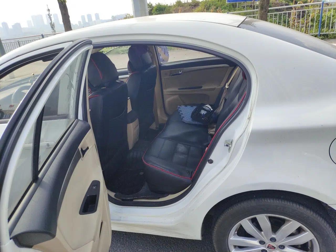 Roewe 350 2015 1.5L Automatic Luxury Sunroof Edition — миниатюра 17