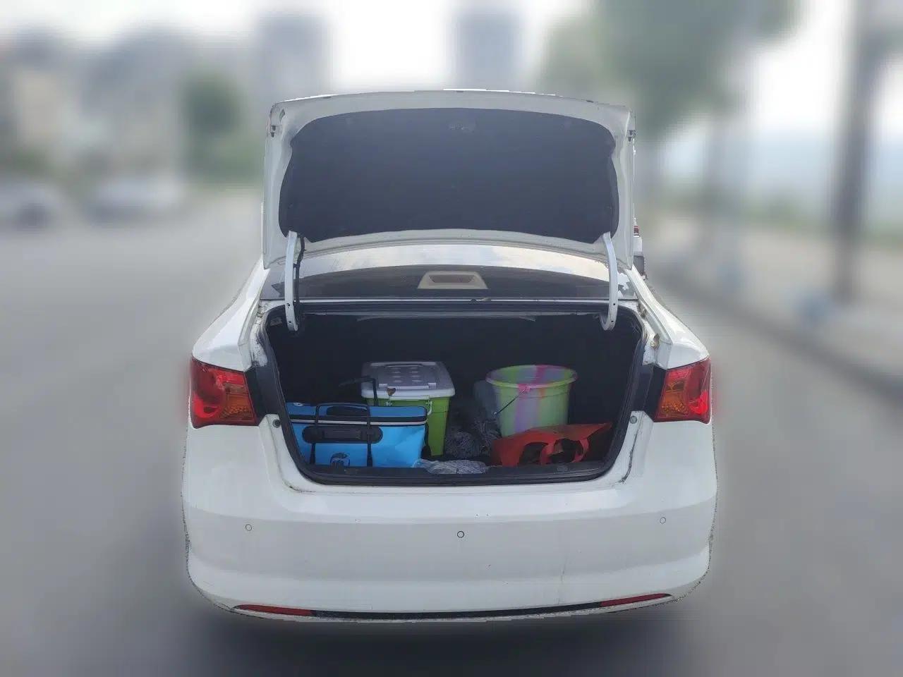 Roewe 350 2015 1.5L Automatic Luxury Sunroof Edition — миниатюра 19