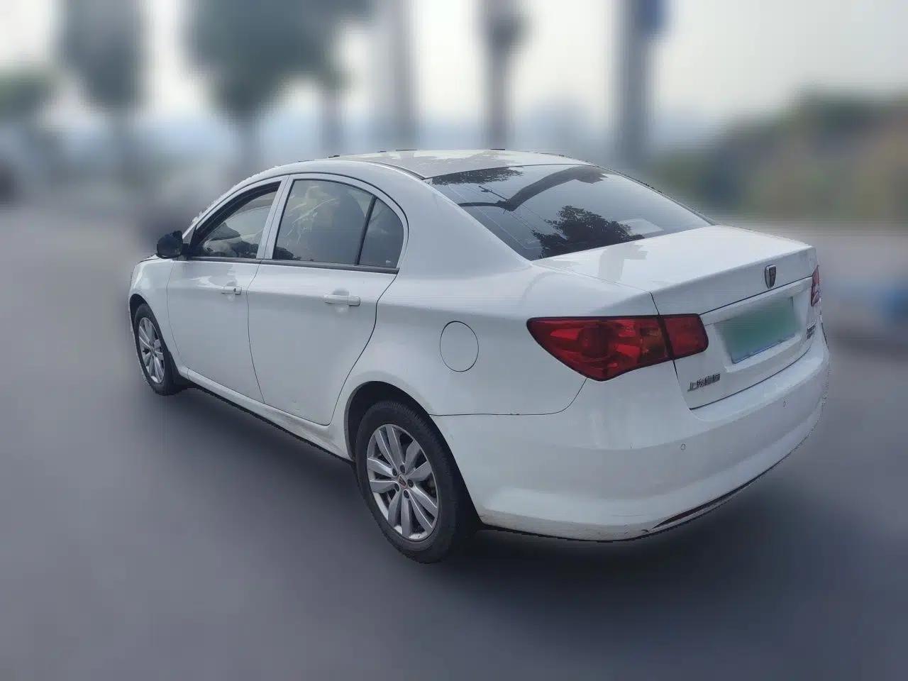 Roewe 350 2015 1.5L Automatic Luxury Sunroof Edition — миниатюра 4