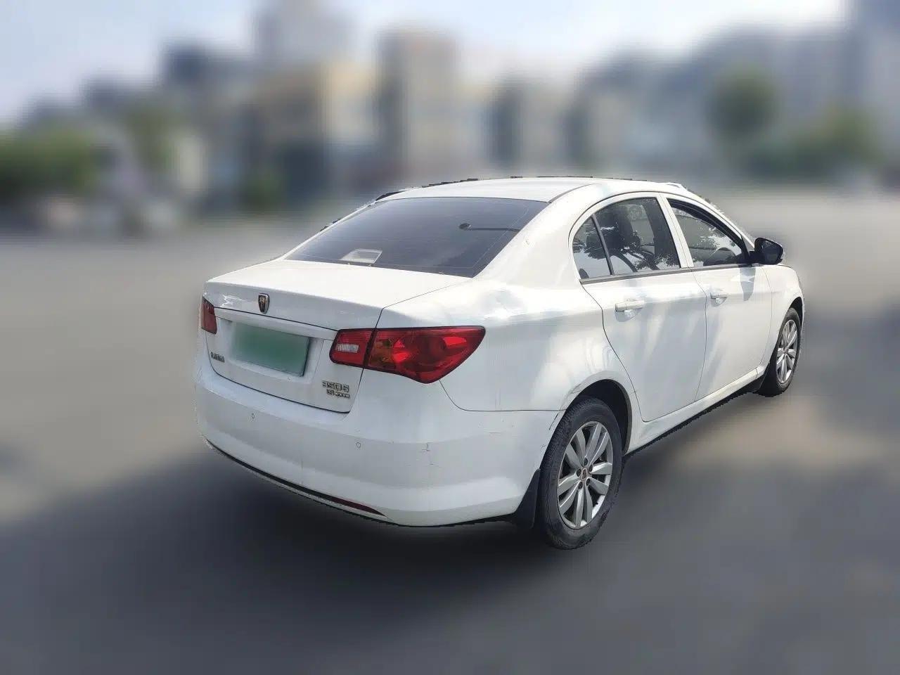 Roewe 350 2015 1.5L Automatic Luxury Sunroof Edition — миниатюра 6