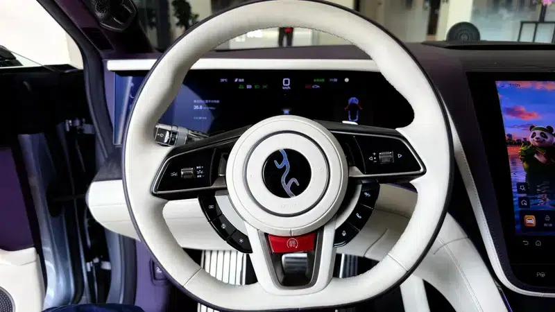 Looking up at the U7 EV 2025 five-seater luxury version — миниатюра 12