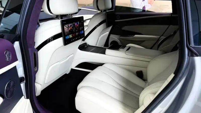 Looking up at the U7 EV 2025 five-seater luxury version — миниатюра 15