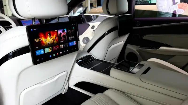Looking up at the U7 EV 2025 five-seater luxury version — миниатюра 16