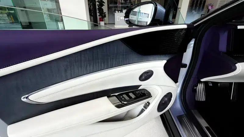Looking up at the U7 EV 2025 five-seater luxury version — миниатюра 6
