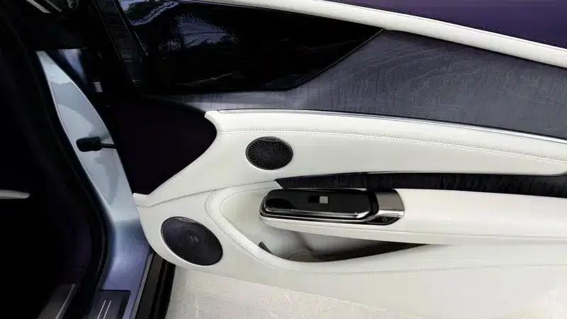 Looking up at the U7 EV 2025 five-seater luxury version — миниатюра 9