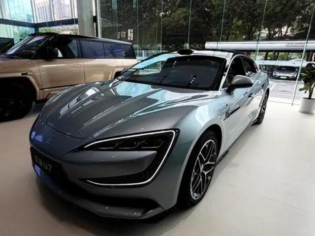 Looking up at the U7 EV 2025 five-seater luxury version