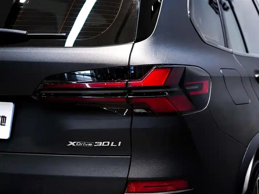 BMW X5 2023 xDrive 30Li M Sport Shadow Edition — миниатюра 11