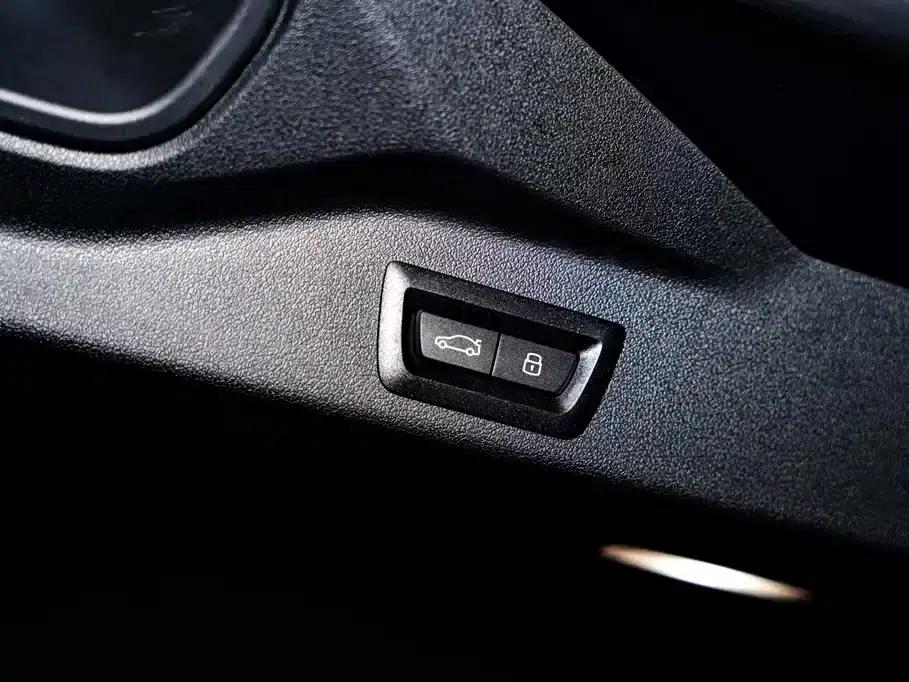BMW X5 2023 xDrive 30Li M Sport Shadow Edition — миниатюра 23