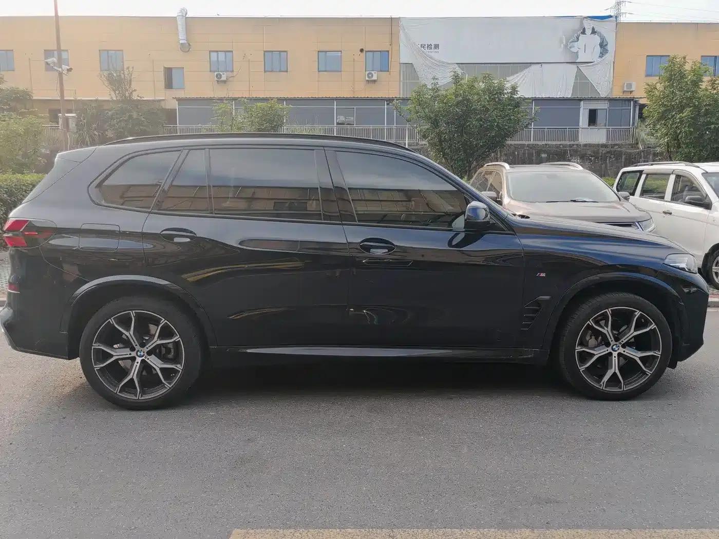 BMW X5 2023 xDrive 30Li Luxury M Sport Package — миниатюра 4